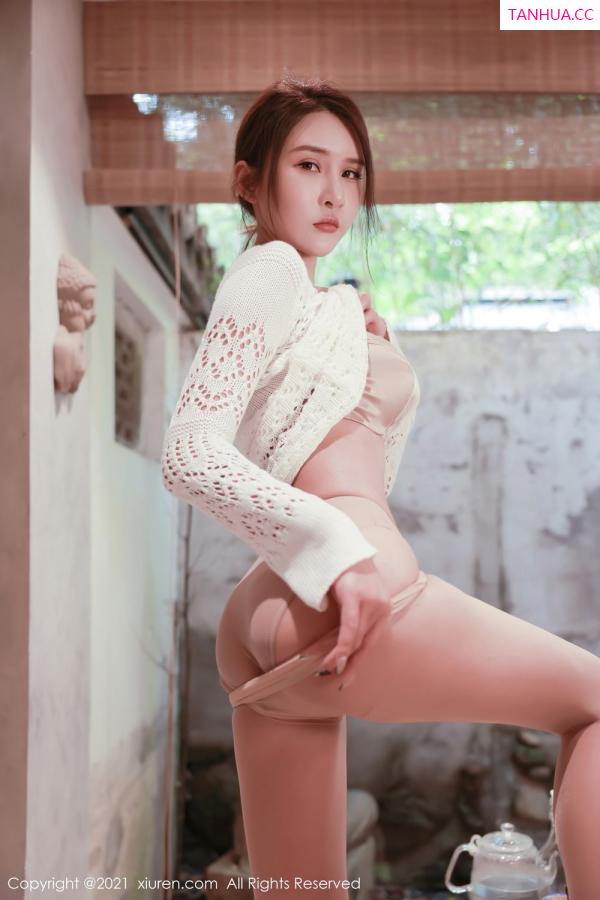 SOLO-尹菲  [XiuRen]高清写真图 2021.06.10 VOL.3530 Emily尹菲第20张图片